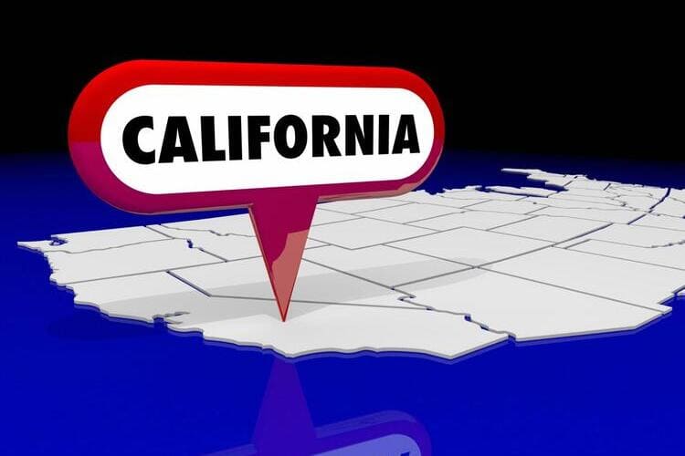 Tarjeta de estado de California que indica la ubicación del rojo