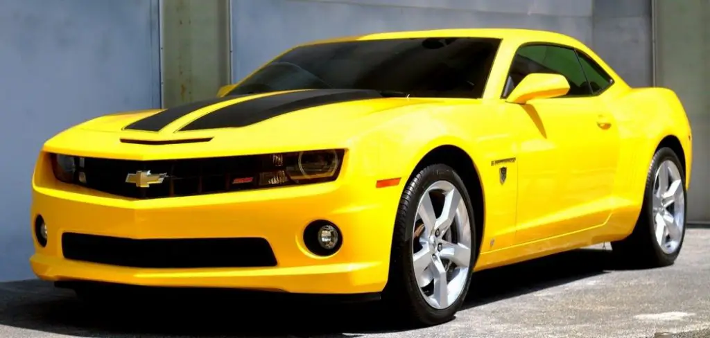 ¿Qué tipo de coche conduce Bumblebee en Transformers 1?